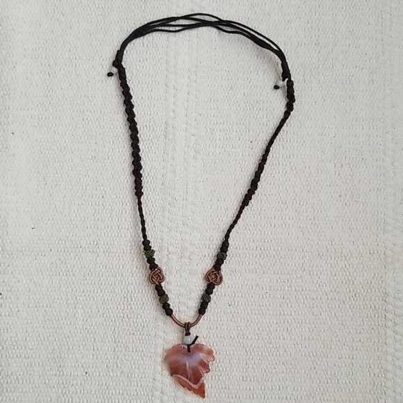 🔥3/$15 Brown jade leaf necklace - Picture 2 of 4